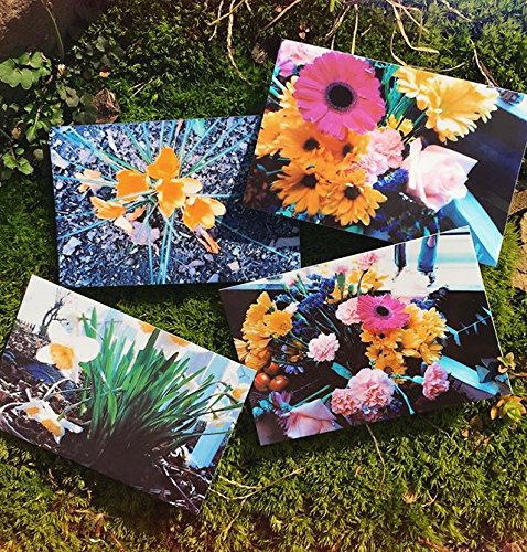 Polaroid ZINK no-ink technology enables instant color prints.