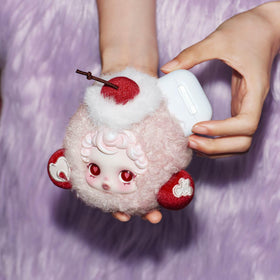 POP MART SKULLPANDA open interior lining protecting earbuds from scratches