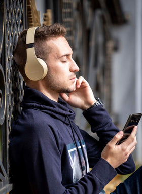 PowerLocus 40mm-drivers deliver dynamic sound with deep bass for immersive listening.