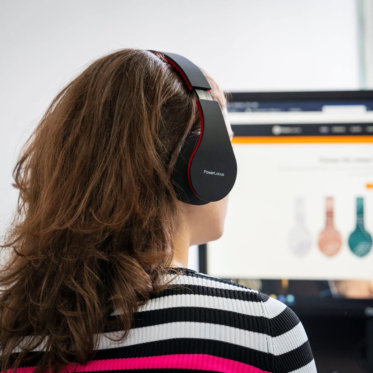 PowerLocus Bluetooth and wired 2-in-1 listening for flexible use