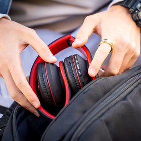 PowerLocus built-in microphone enables hands-free calls on the go