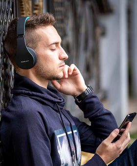 PowerLocus soft-earmuffs provide comfortable long listening sessions.