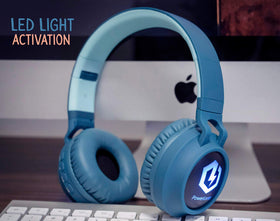 Built-in microphone ensures clear calls in wireless or wired mode.