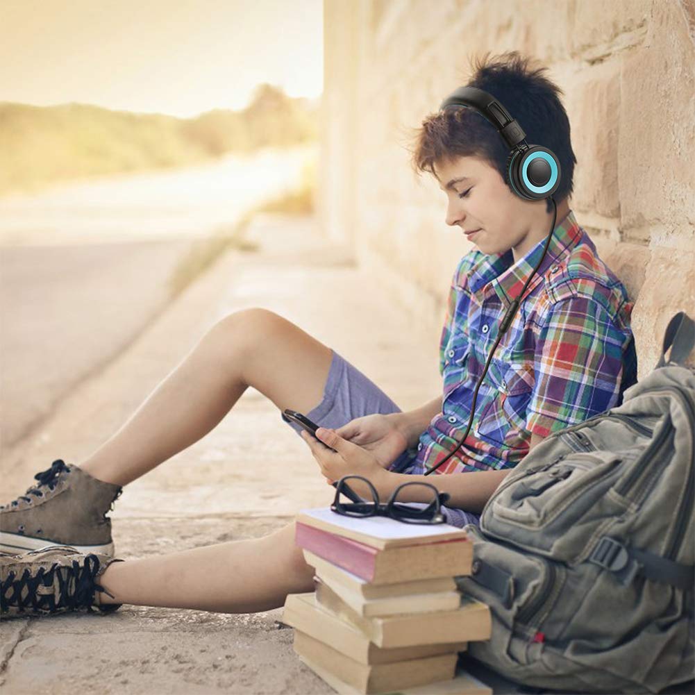 POWMEE M3 kids headphones durable plastic build for everyday use.
