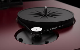 Anti-magnetic 1.7 kg platter on Debut EVO 2 highlights stability
