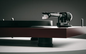 Debut EVO 2 arm and cartridge detail for precise tracking