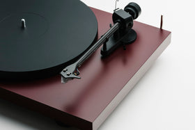 Pro-Ject Debut EVO 2 assembly in a home hi-fi setup.