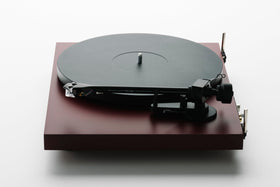 High gloss red finish of Pro-Ject Debut EVO 2 adds contemporary style