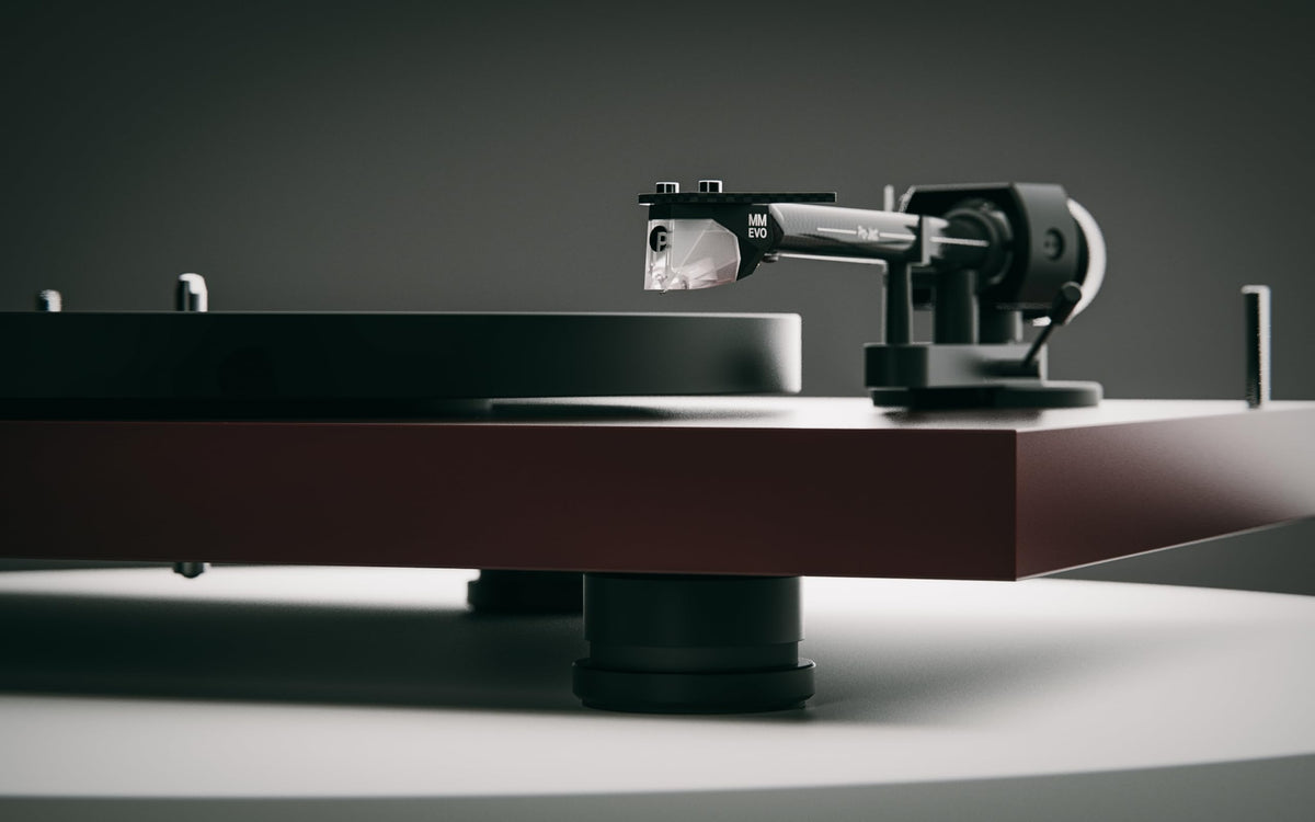 Pro-Ject Debut EVO 2 tonearm close-up highlights precise tracking.