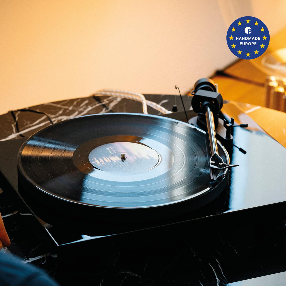 Pro-Ject Debut EVO 2 chassis detail highlights vibration control for clarity.