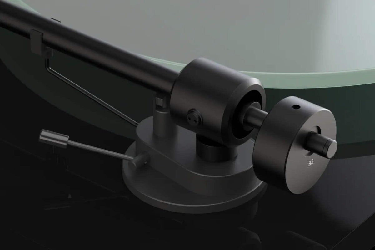 Dust cover with hinges on Pro-Ject T1 Evo for easy access