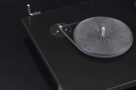 Elliptical diamond stylus on OM 10 cartridge for detailed tracking