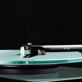 Pro-Ject T1 Evo glass platter reducing resonance for cleaner audio.