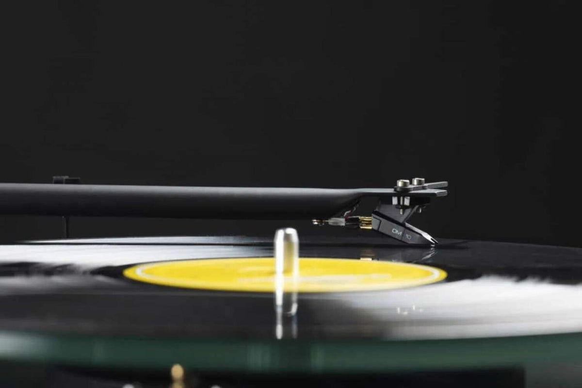 White finish on Pro-Ject T1 Evo fits modern setups