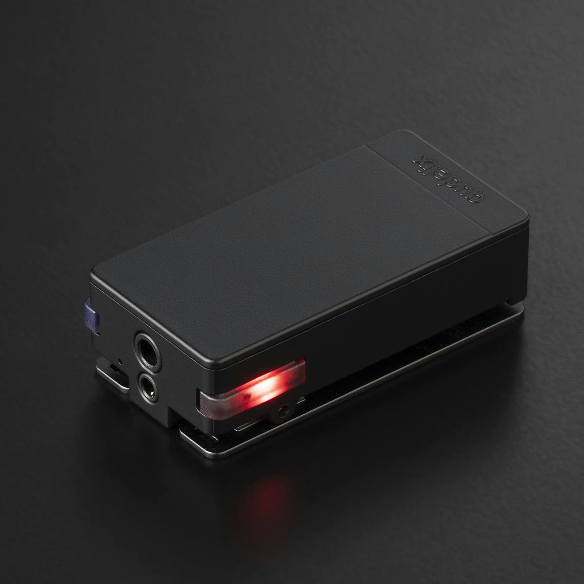 Qudelix-5K aluminium clip side view for secure carrying