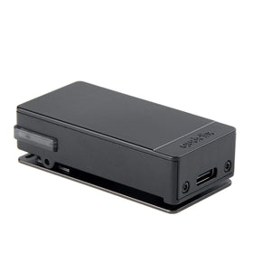 Qudelix-5K 2.5mm balanced output port close-up for stronger drive