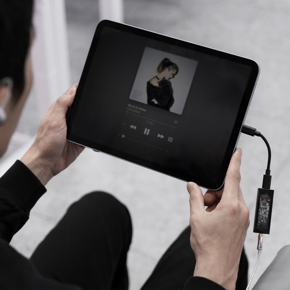 Questyle M12i USB-C cable and accessories image.