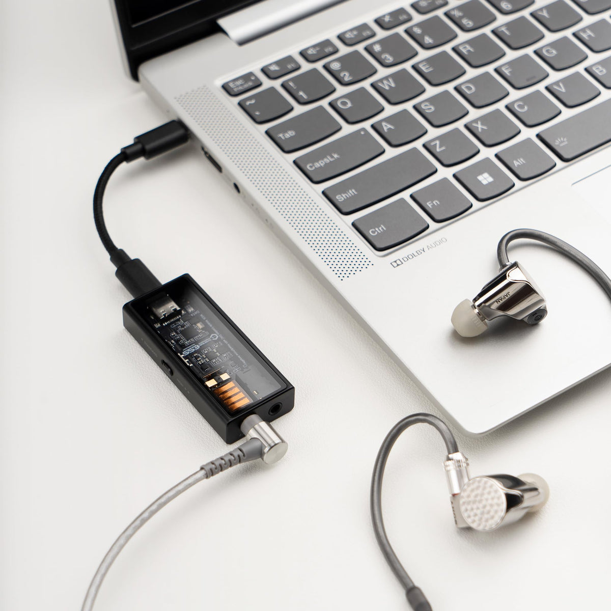 Questyle M15i note on Lightning adapter compatibility.