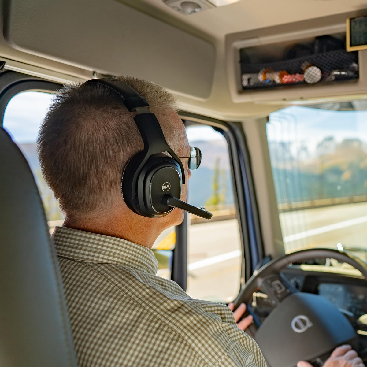 Rand McNally ClearDryve 220 offers up to 20 hours of talk time