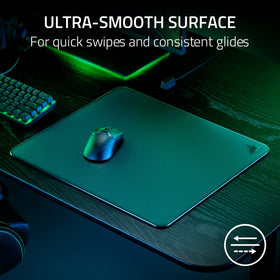 Razer Atlas dirt and scratch-resistant coating keeps the mat clean and pristine