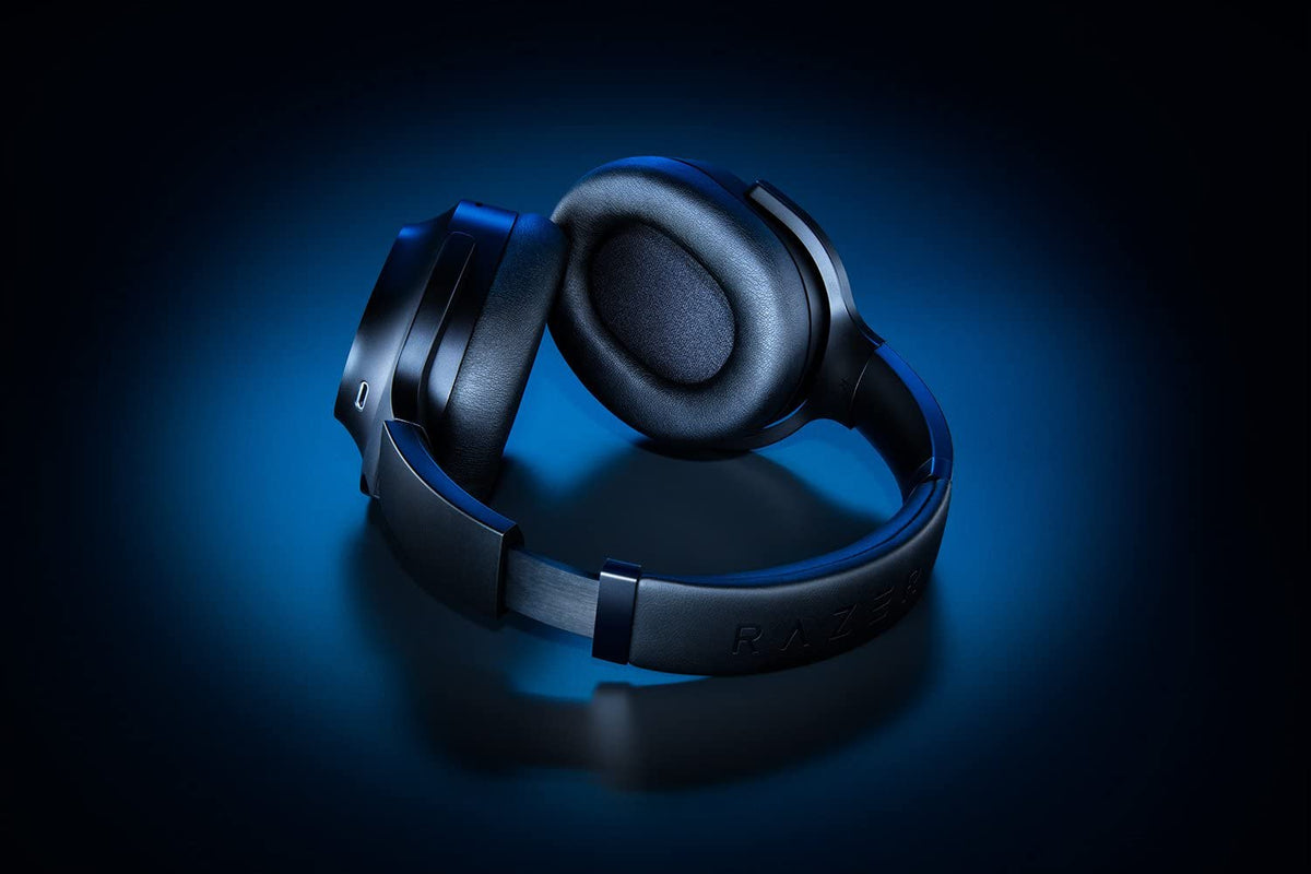 Razer Barracuda Pro mic close-up with integrated noise‑cancelling mic for clear chats