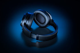 Razer Barracuda Pro mic close-up with integrated noise‑cancelling mic for clear chats
