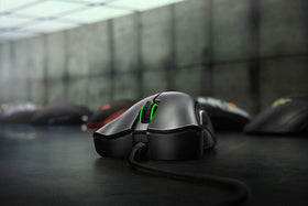 Razer DeathAdder Essential top view highlights 6400 DPI sensor for precise aiming