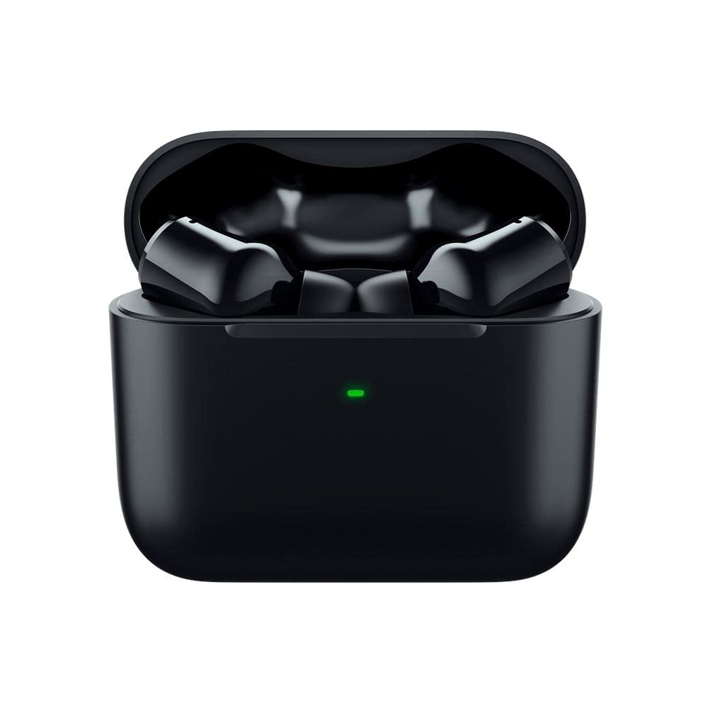 Razer Hammerhead in-ear fit comfortable seal for immersive listening during gaming.