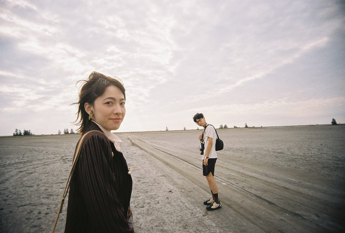 RETO Ultra Wide 35mm camera daylight street shot showcases ready-to-shoot versatility.