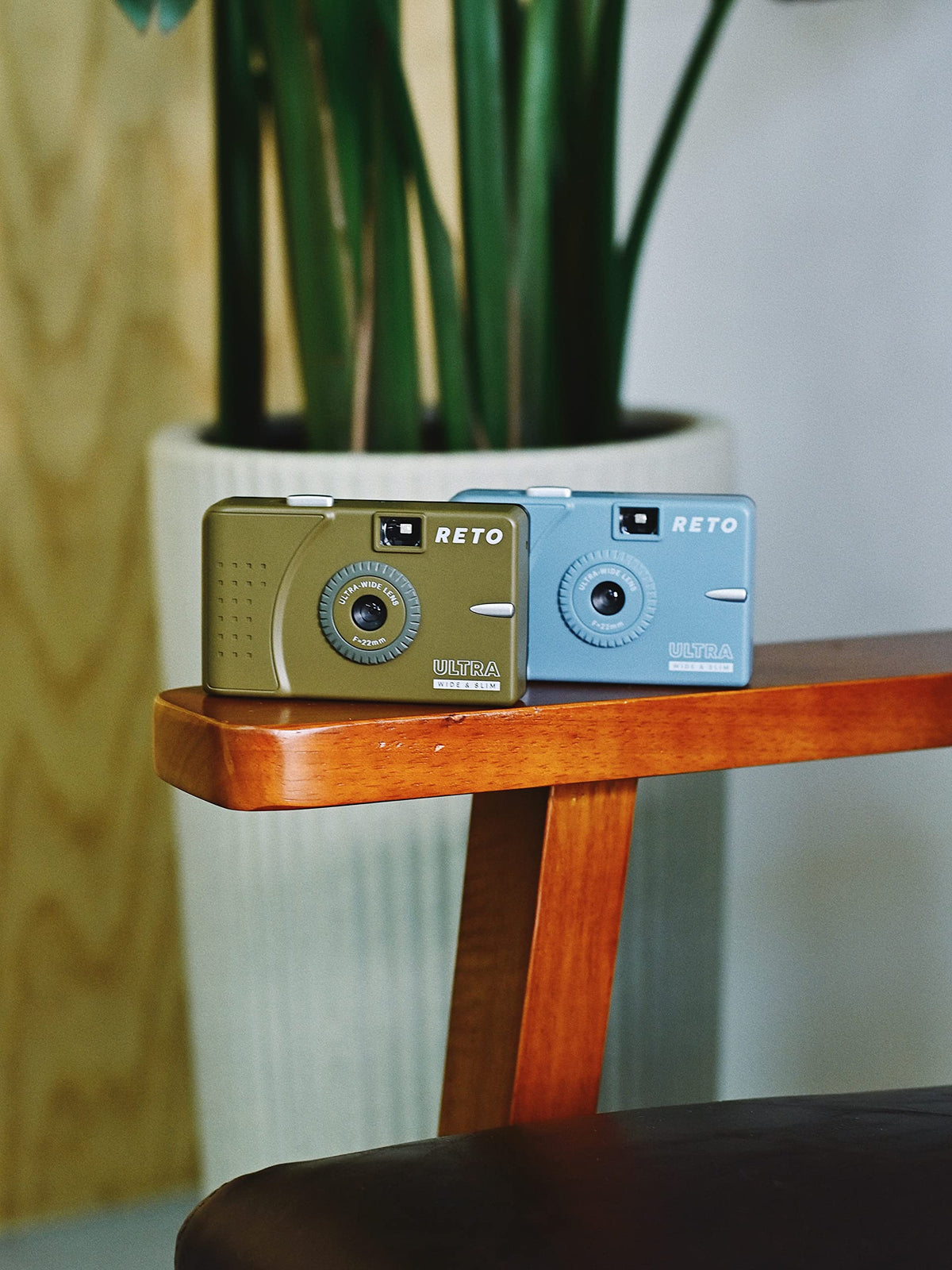 RETO olive side view shows compact design ideal for pocket carry.