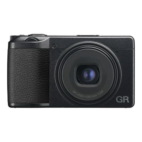 Ricoh GR IIIx hybrid AF finds focus quickly for street moments.