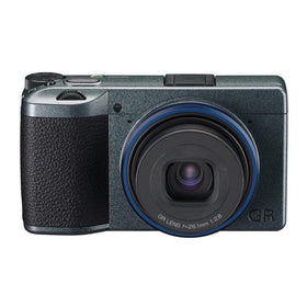 Ricoh GR IIIx Urban Edition power-off graphic reinforcing urban mood when powering down.