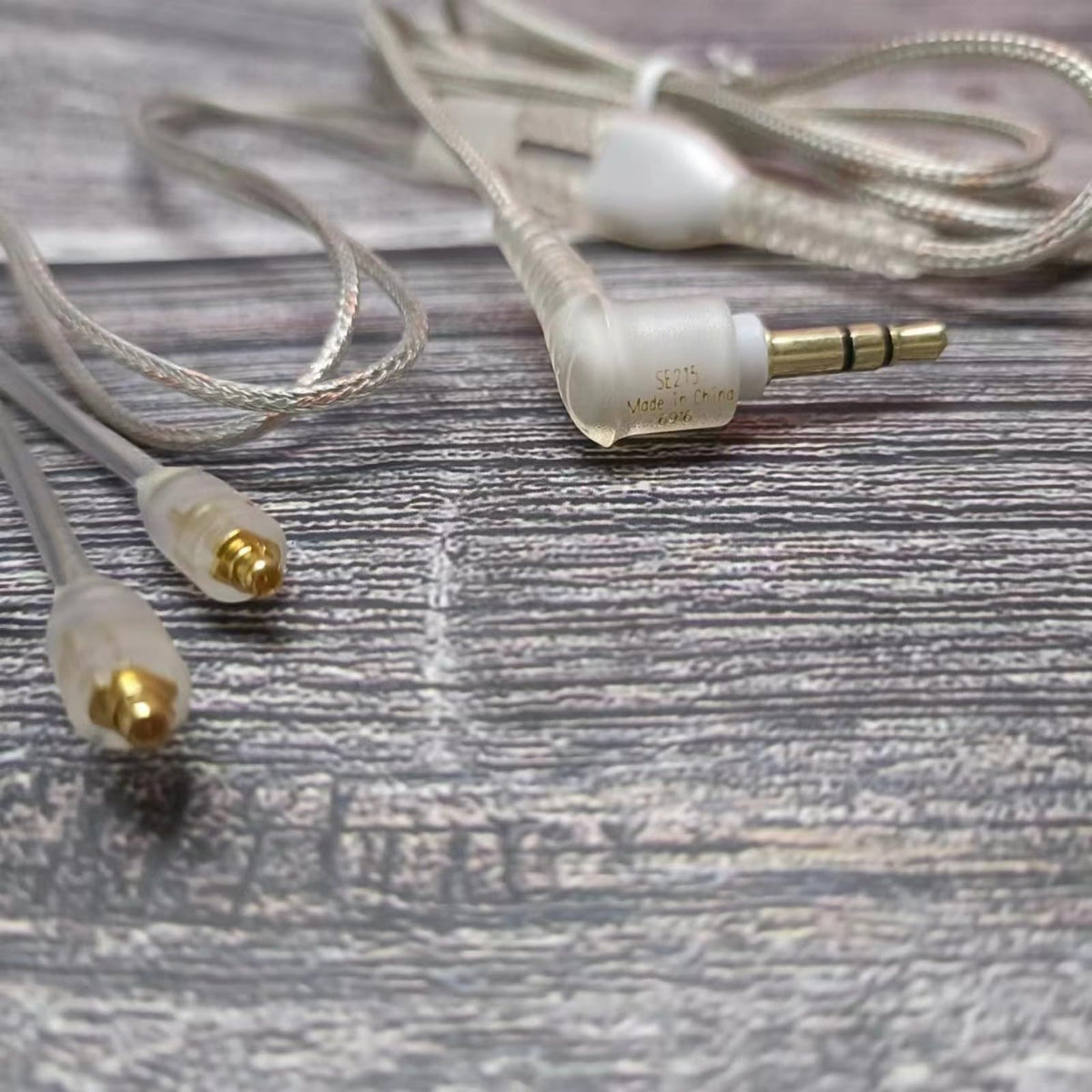 Rillpac EAC64CL clear cable blends seamlessly with most earphones.