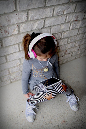 Riwbox WT-7S on-head lifestyle with student using for study and entertainment