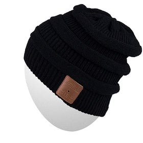 Rotibox winter Bluetooth beanie on head for warm, hands-free listening.