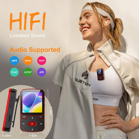 RUIZU clipped to running shorts highlighting hands-free convenience