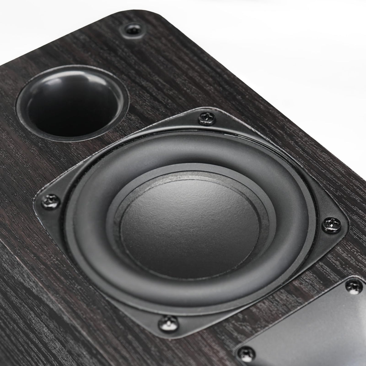 Saiyin dual 3.5 inch woofer close-up highlighting fuller low-mid response