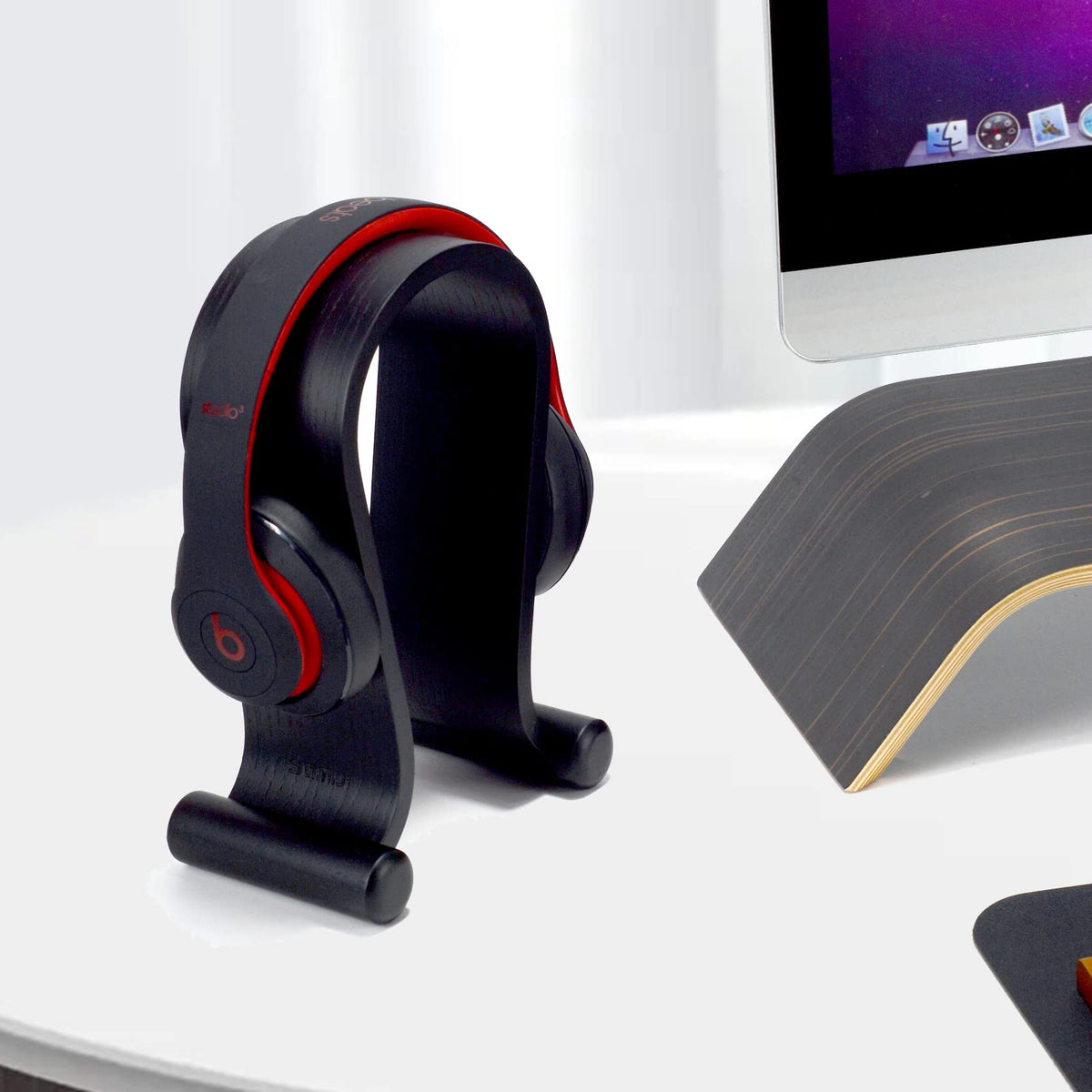 SAMDI curved contact area cushions headphones, reducing wear.