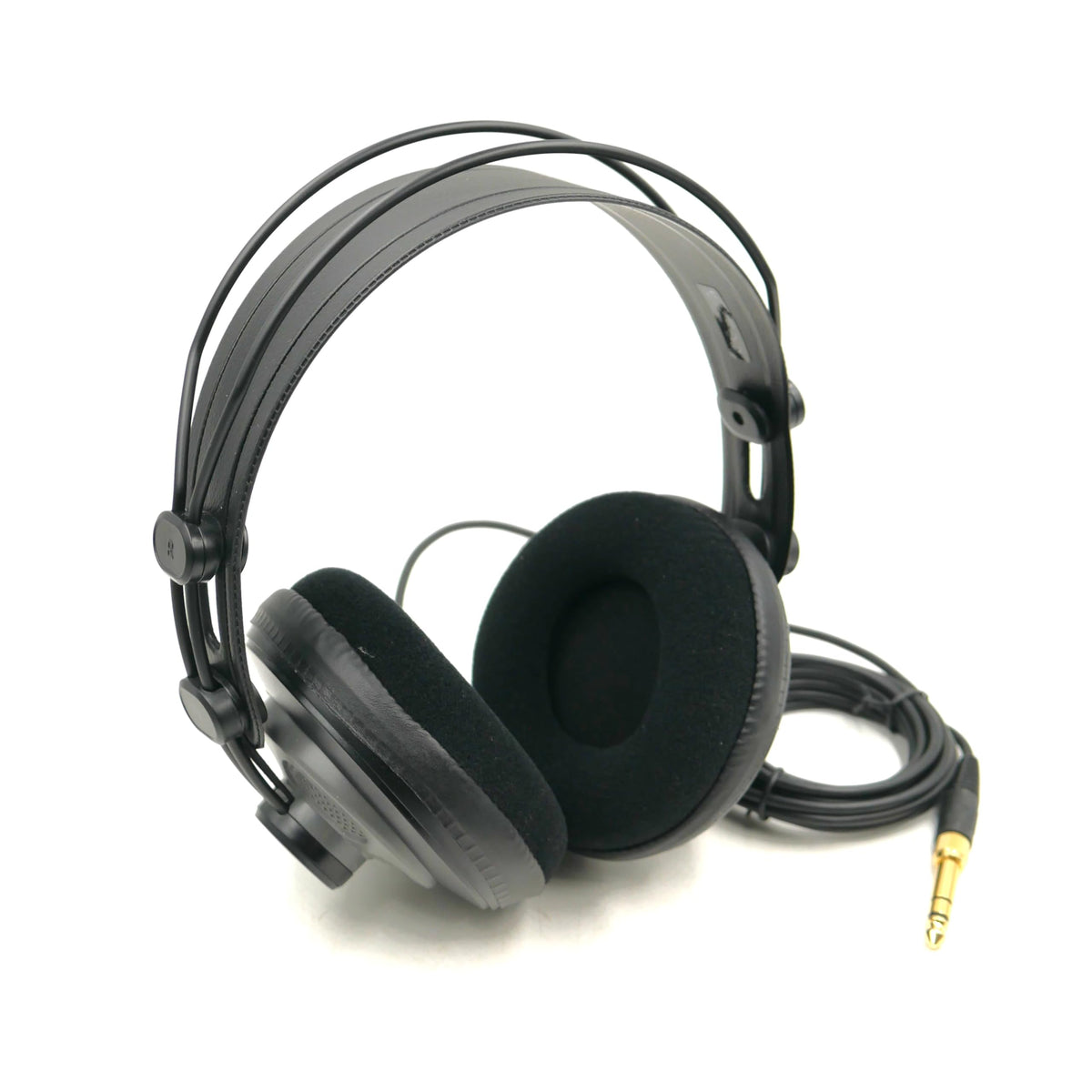SAMSON SR850G next to an audio interface to show scale and connection compatibility benefit