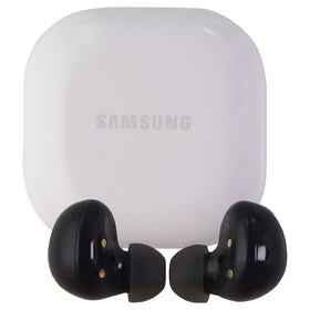 Three-microphone setup highlighted for clear voice pickup on calls.