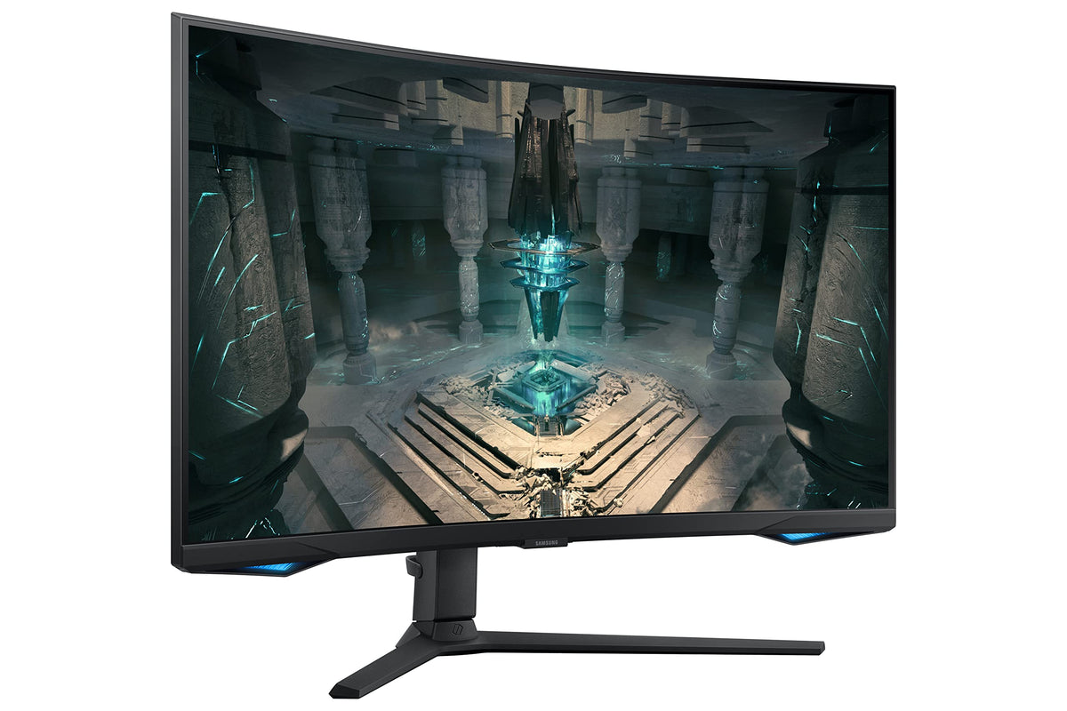 Samsung Odyssey G65B curved display enhances peripheral immersion during fast action.