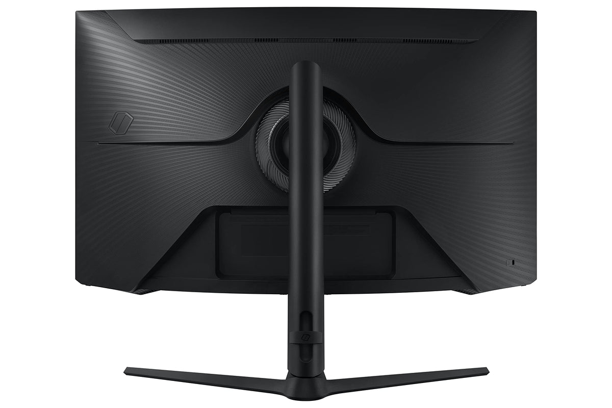Samsung Odyssey Neo G7 UHD resolution reveals lifelike textures and expansive environments.