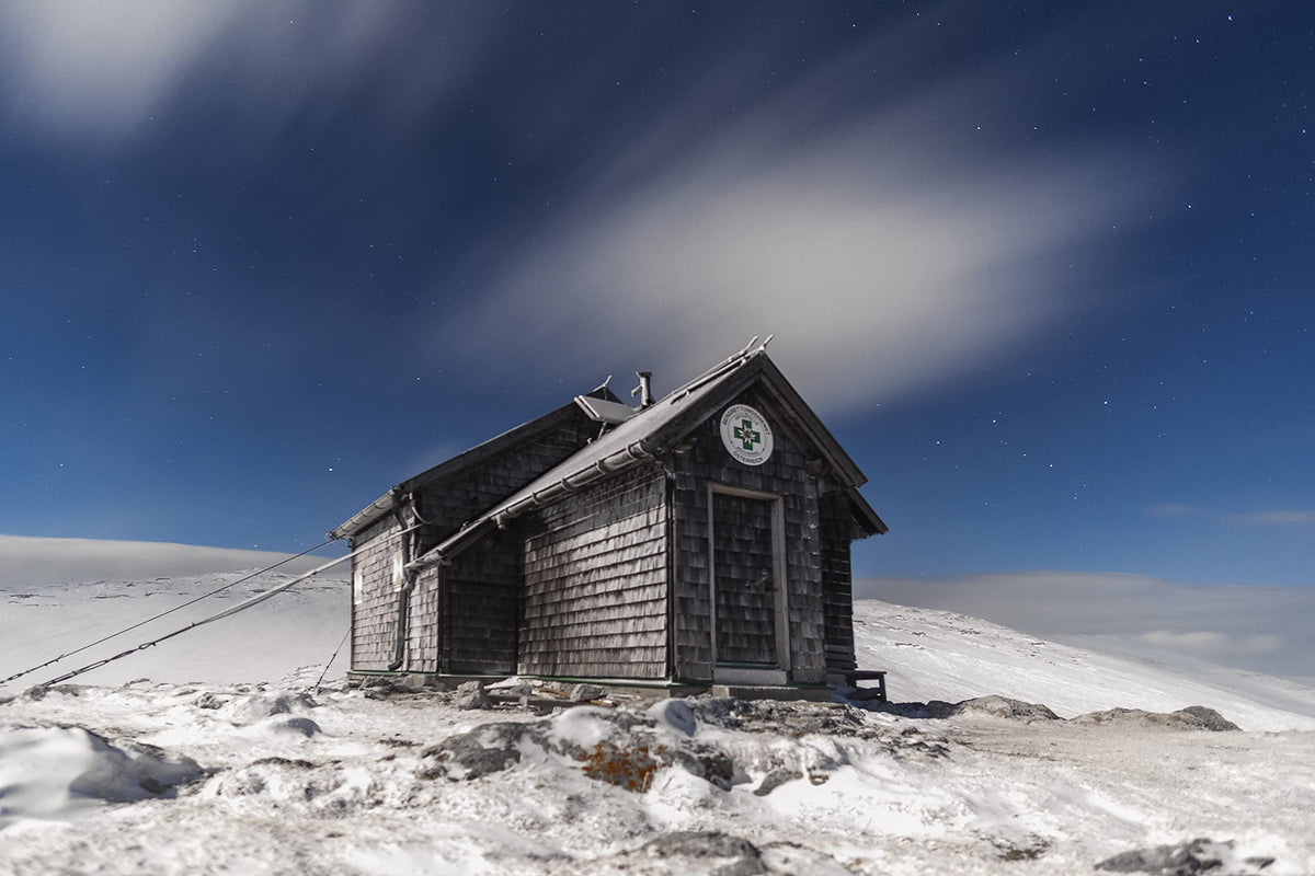 Ultralight lens weight helps carry Samyang 12mm on long shoots