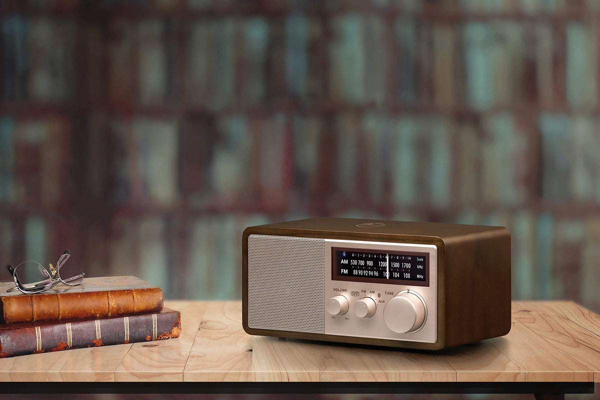 Sangean WR-16SE vernier tuning dials provide precise, easy tuning