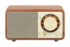 Sangean WR-7WL front view showing walnut cabinet and controls, clear vintage styling