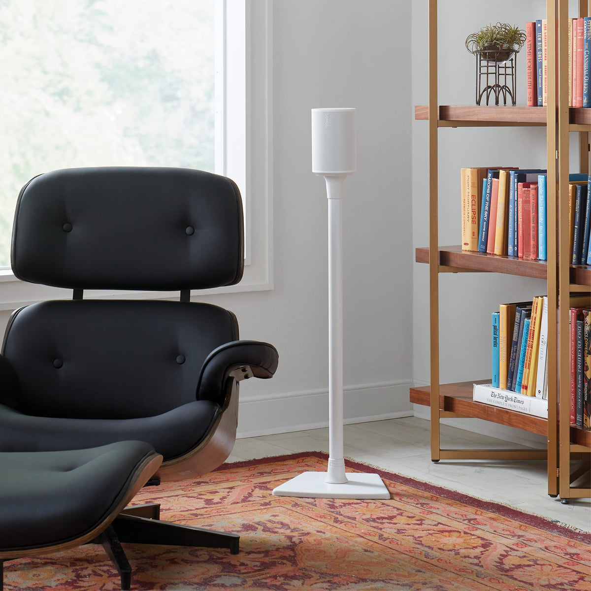 Sanus OSSE12-W2 Era 100 stand compact footprint fits corners.