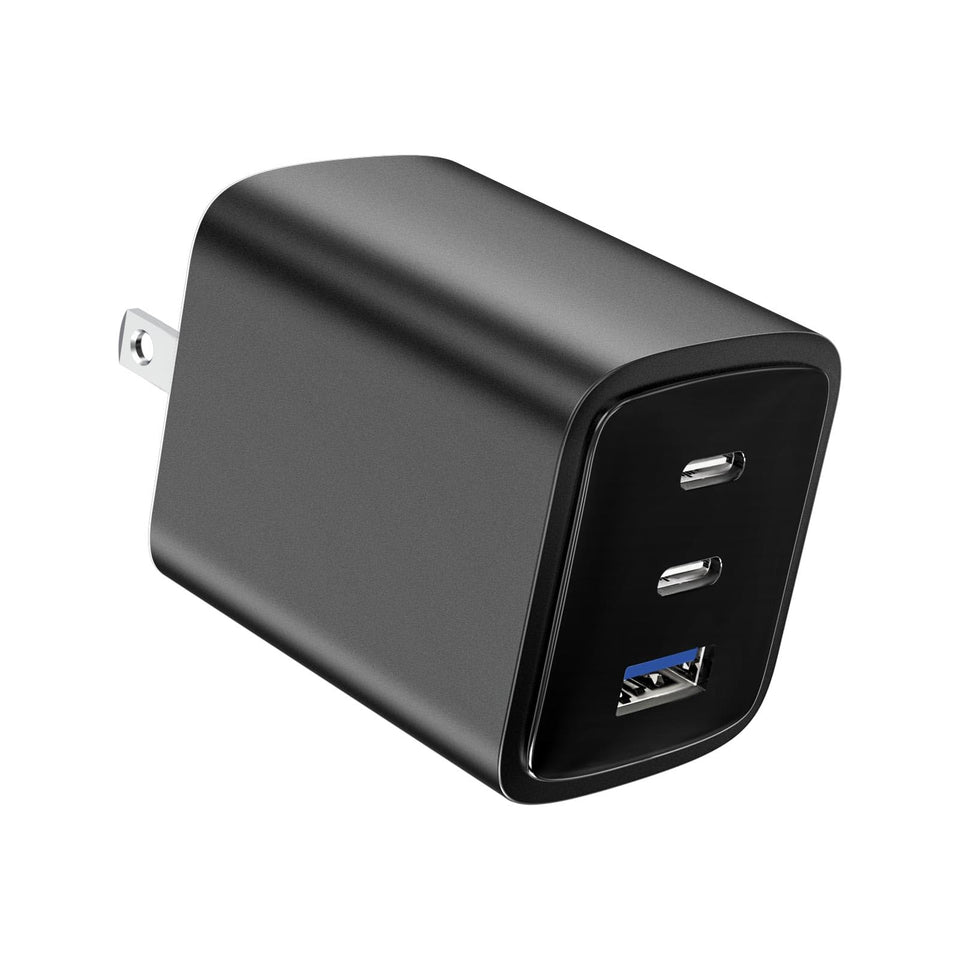 SATURNDOCK 70W 3-Port USB-C charger block powering a MacBook and a tablet