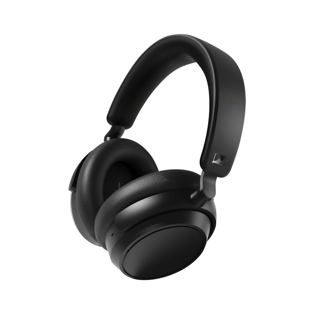 Sennheiser Accentum Plus adaptive hybrid ANC in a busy street