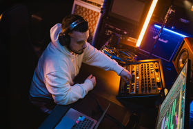 Sennheiser HD 480 PRO braille markers aid accessibility during use.