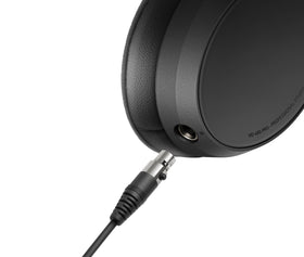 Sennheiser HD 480 PRO detachable cable shown for flexible setup.